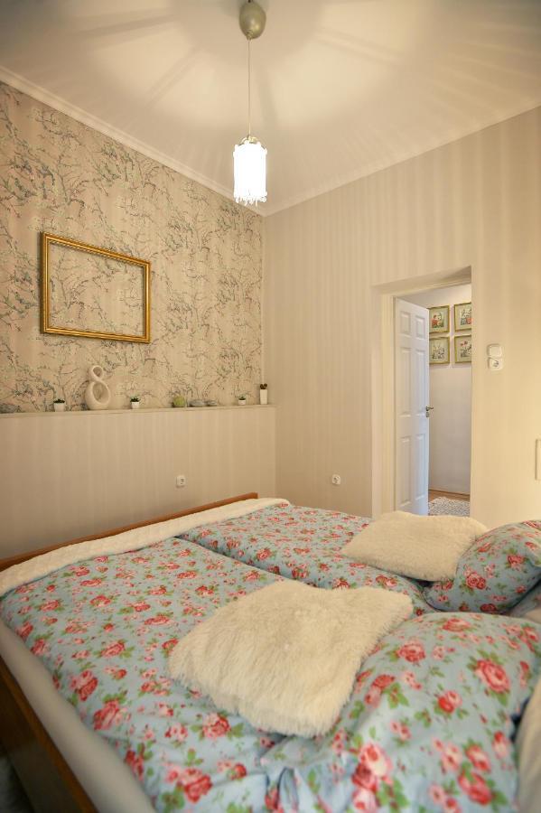 Janicsar Garden Apartman Eger Exterior photo